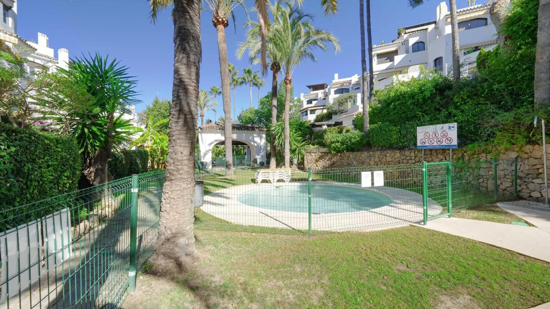 2045 Golden Beach Apartment Steps From The Sea