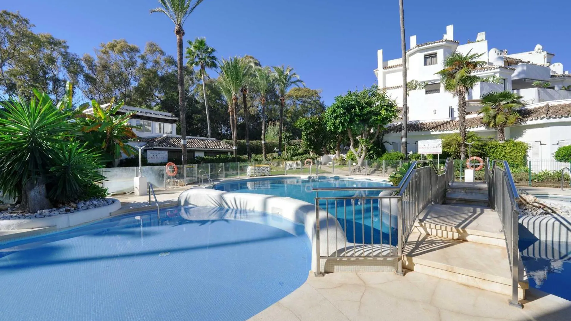 2045 Golden Beach Apartment Steps From The Sea