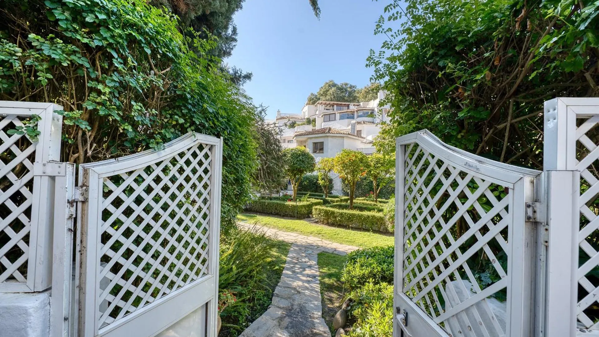 2045 Golden Beach Apartment Steps From The Sea Spain